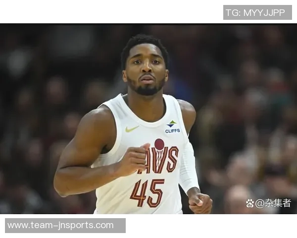 内外结合！米切尔与小莫布里上半场各自贡献12分5篮板2助攻表现出色