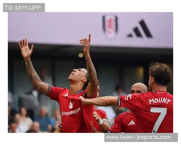 曼联对阵狼队继续采用四后卫阵型B费德里赫特马奎尔缺阵影响战局